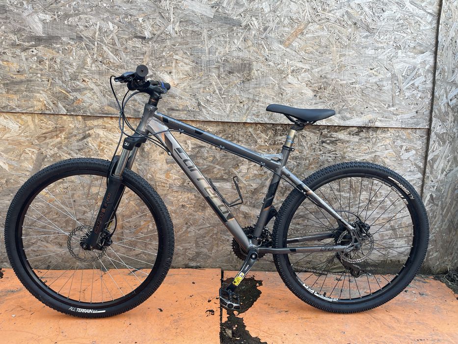 Bicicleta carrera vengeance  frane pe disc hidraulice cadru de aluminiu  roti 27.5”