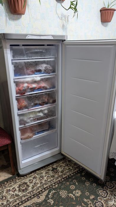 Продам морозилку "Бирюса“