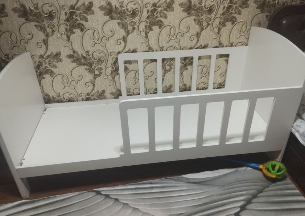 Продам детскую кровать с матрасом