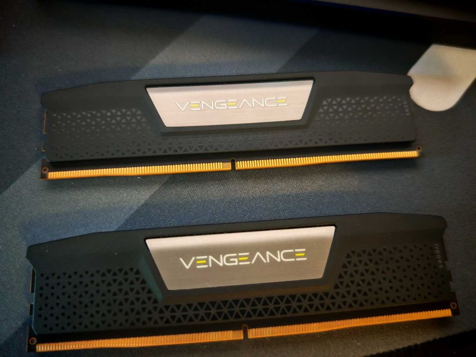 Рам памет Corsair VENGEANCE 32GB (2x16GB) DDR5 5200MHz