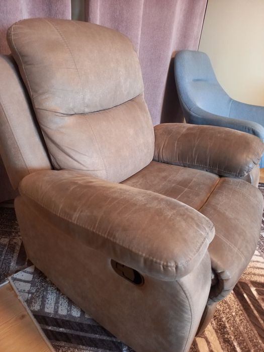 Продавам две кресла