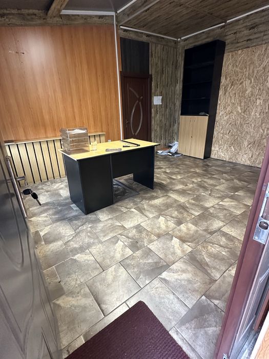 De închiriat proprietate comercială – teren 1.776 mp cu depozit și birouri, Târgoviște