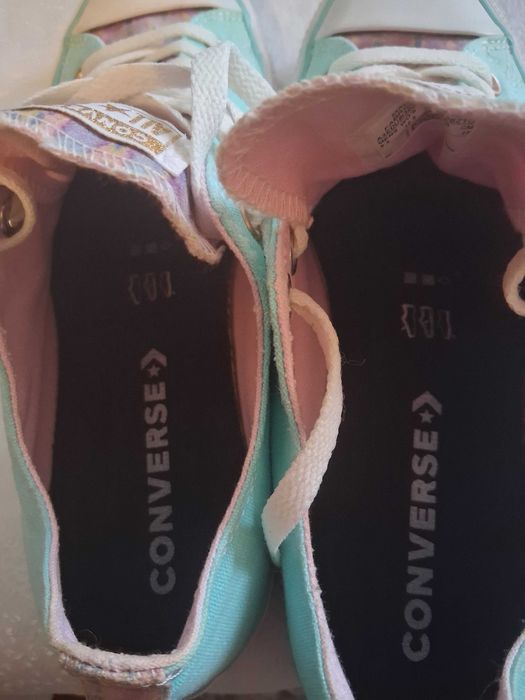 Кецове Konverse ..