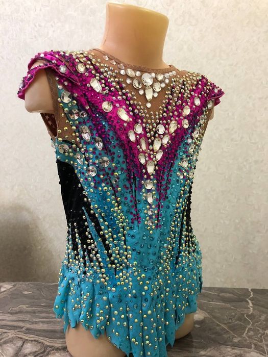 Купальник для художественной гимнастики на прокат на 9-10лет