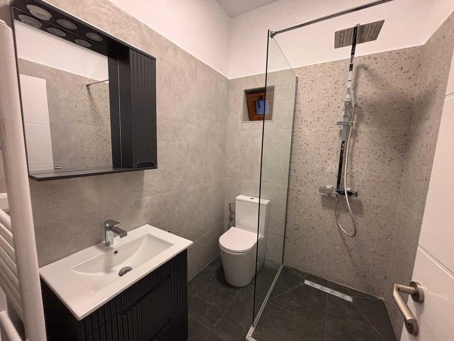 Se inchiriaza 3 garsoniere, Bd Ilie Balacin nr 40 , aproape de Stadionul Ion Oblemenco, centrul orasului, Parcul Nicolae Romanescu, Parcul Tineretului