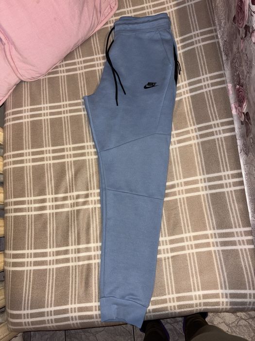 Оригинално мъжко долнище Nike – размер M, светлосиньо
