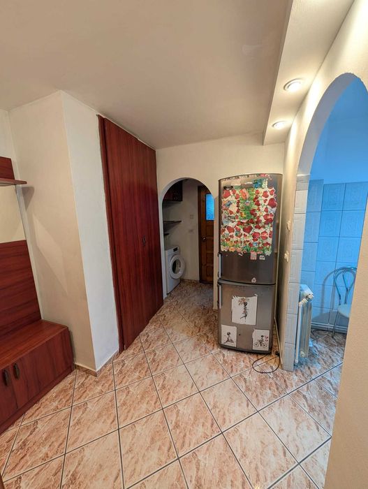 Închiriez apartament cu 2 camere decomandat