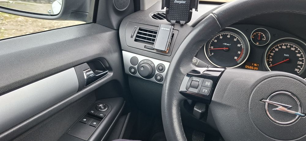 Proprietar vând Opel Astra H, 2010, 1,6 benzina, sedan