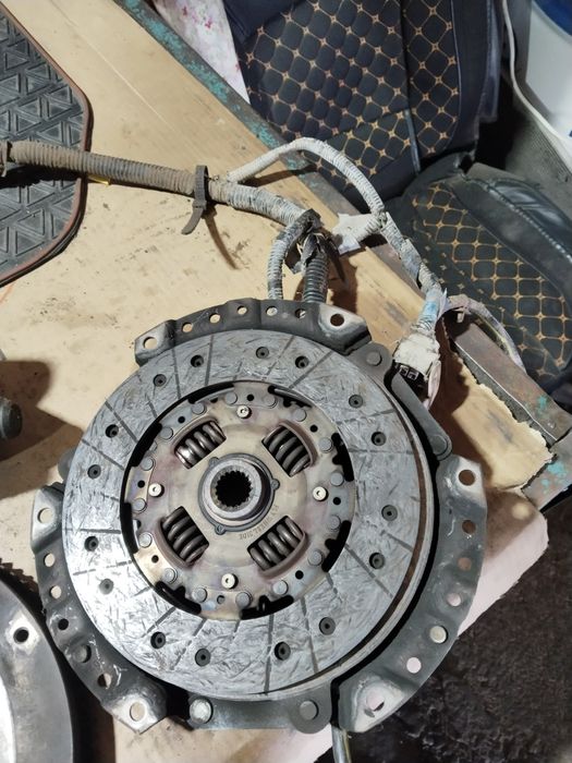 Продам запчасти несанн примьера.