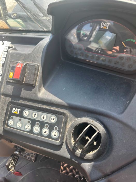 Телескопичен товарач Caterpillar TH337C