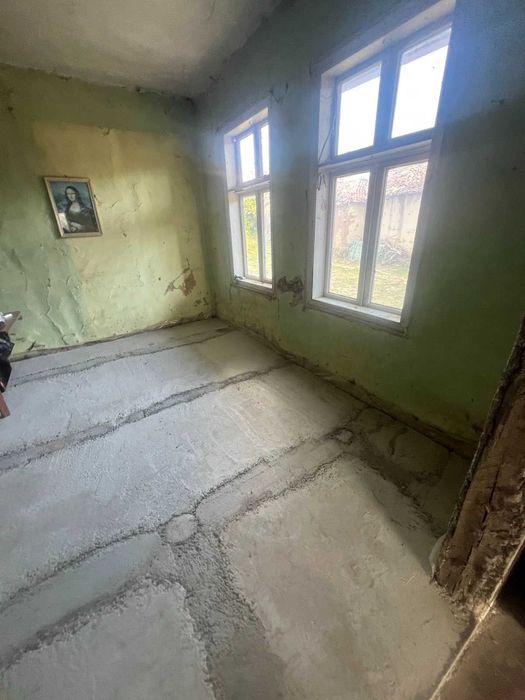 Къща с голямо дворно място