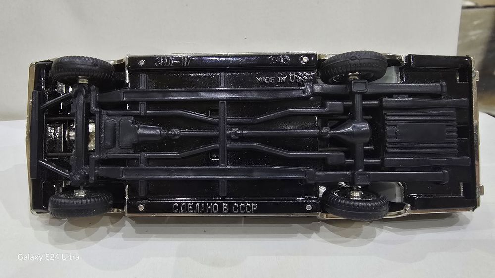 Продам модель лимузина Зил-117