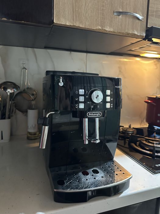Espressor de cafea Delonghi magnifica S
