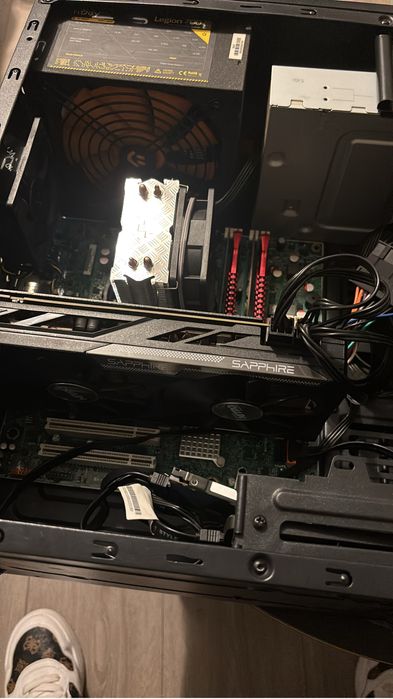 Pc gaming cu Monitor