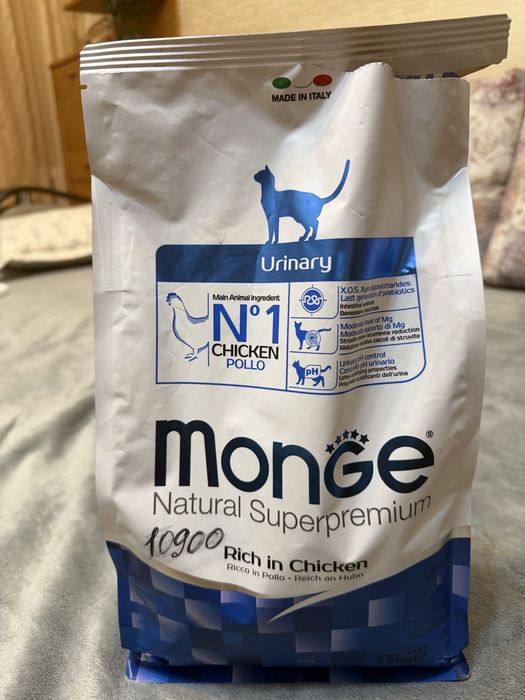 Корм для кошек Monge и наполнитель от Bentonit