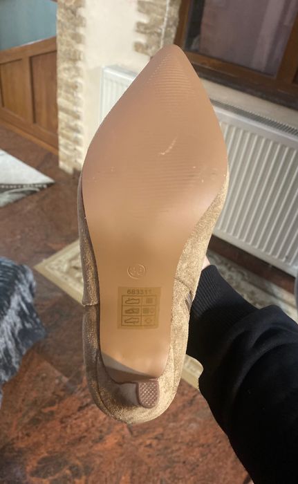 Vând botine noi Lascana,mărimea 36