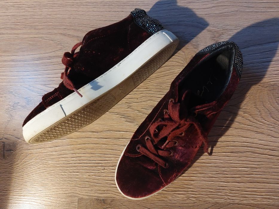 Pantofi Lola Cruz-aproape noi,