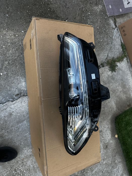 Far dreapta full led ford mondeo mk 5.cod:ES73-13D154-AC.