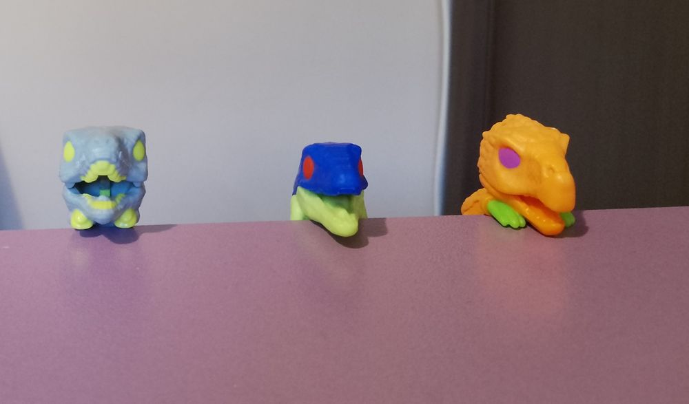 Фигурки - държач за зарядно