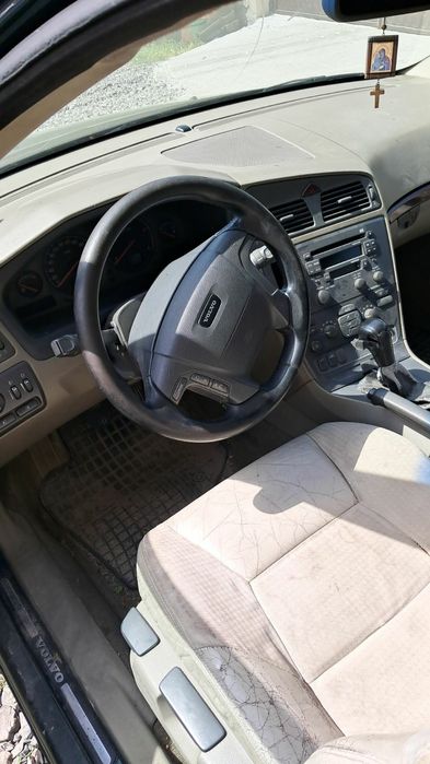 Продавам volvo v70 с проблем в скоростната кутия (ръчна)