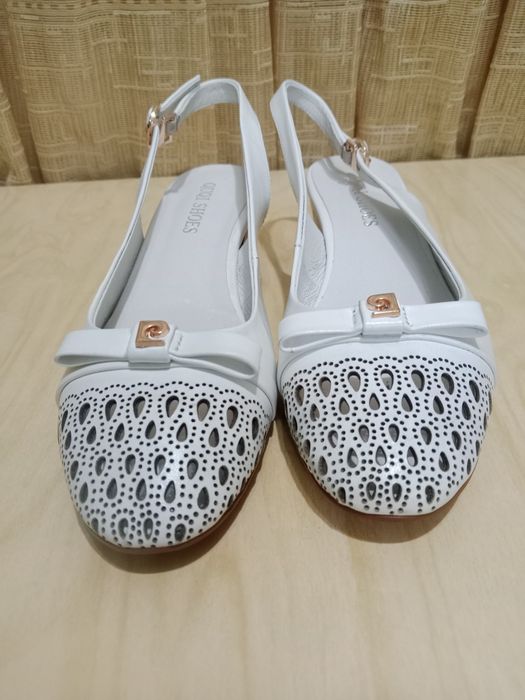 Новые босоножки кожаные.