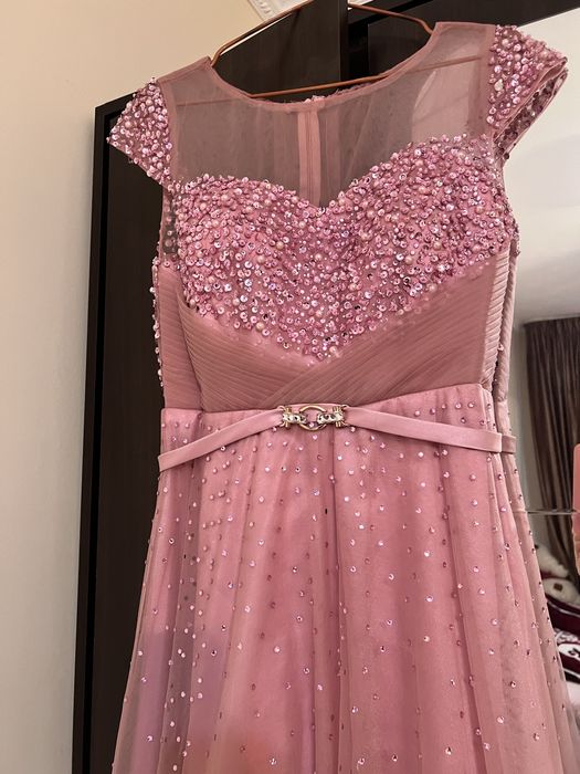 Вечерное платье ……….