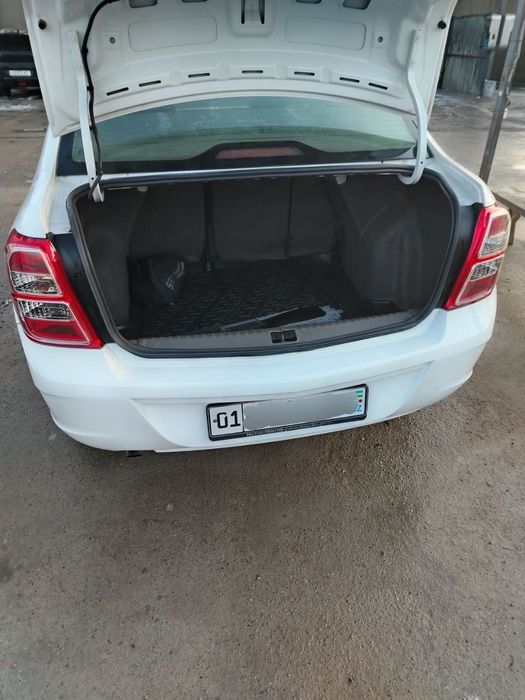 Chevrolet Cobalt 2-pozitsiya sotiladi