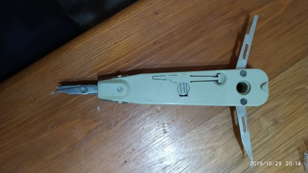 Инструмент для заделки витой пары