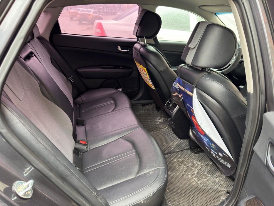 Машина киа К5 2016 года