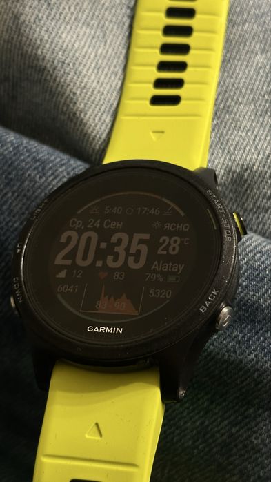 Premium GPS Running/Triathlon Watch FORERUNNER 935 TRI BUNDLE