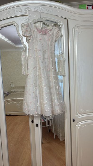 Платье белое с перчатками