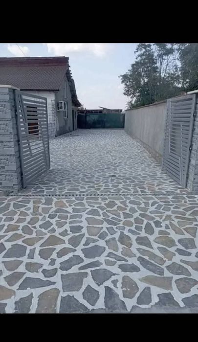 vând piatra si montez in toată țara asigur transport