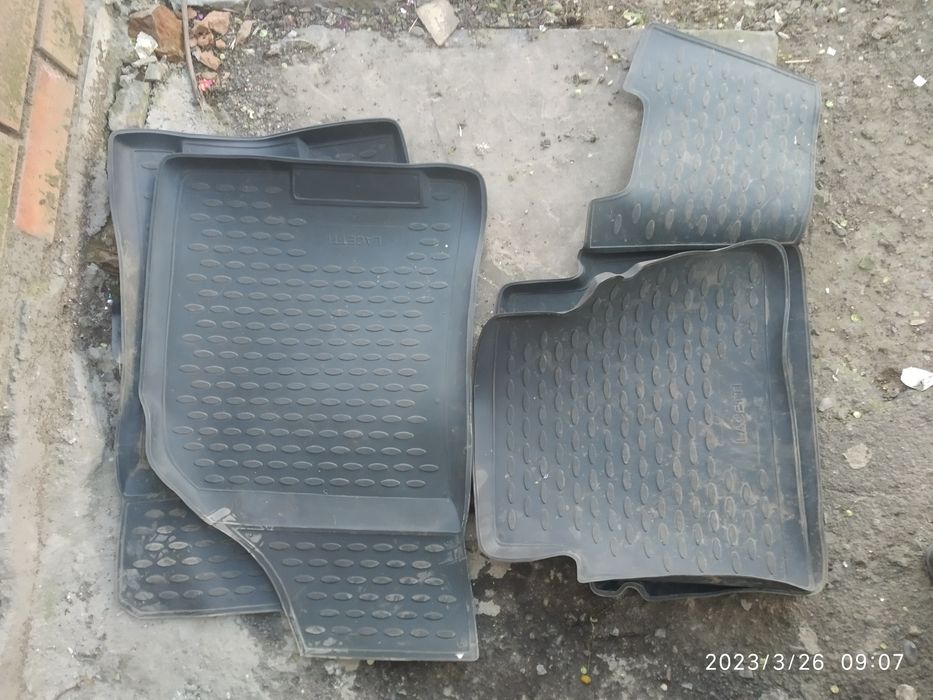 Полики ласети жентра