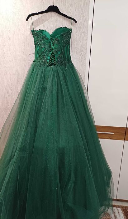 Абитуриентска официална рокля