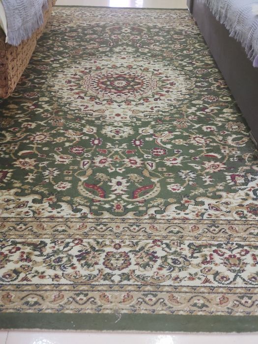 Ковер 2м.на 3м. Очень красивыйй расцветки.В очень хорошем состоянии.