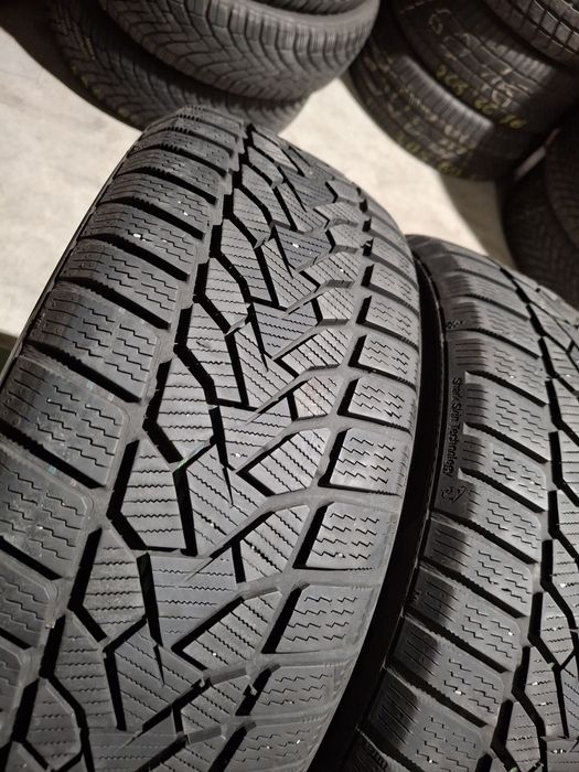 2 Anvelopele de iarnă 205 60 r16 Uniroyal