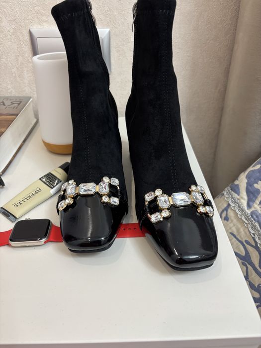 Продам 2 ботинки зима 1 ботинки осень