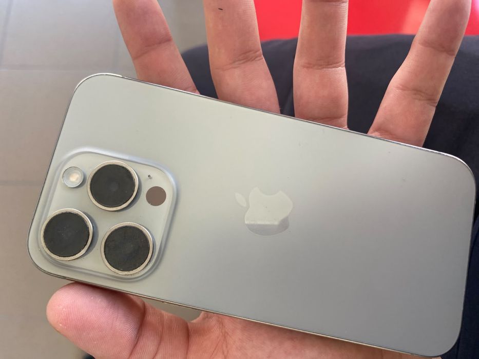 Iphone 15 pro , natural titanium