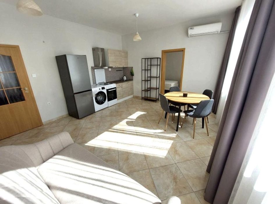 Дава се под наем Двустаен апартамент в Пловдив, Тракия - 50 кв.м за 325 € - Снимка #1