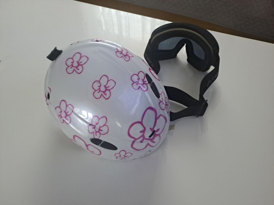 Детска каска и очила