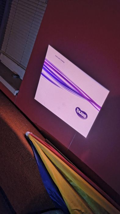 Проектор BenQ работи