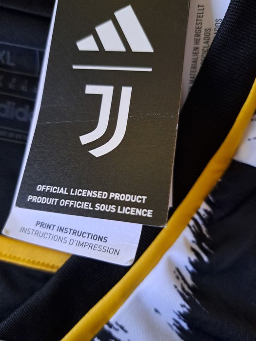 Фланелка на Juventus с подпис на Влахович