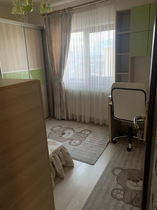 Proprietar, închiriez apartament 3 camere, zona Nord