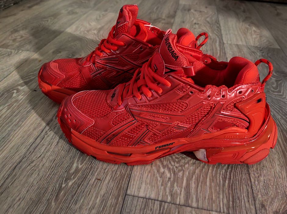 Balenciaga runner red