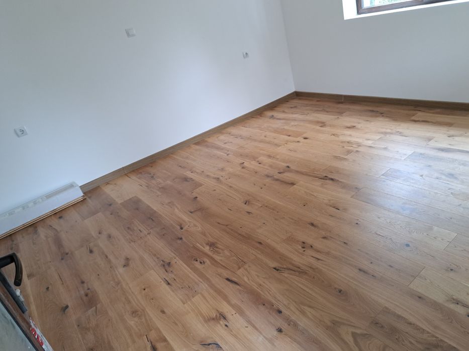 Amenajari interioare/exterioare/case la rosu sau la cheie