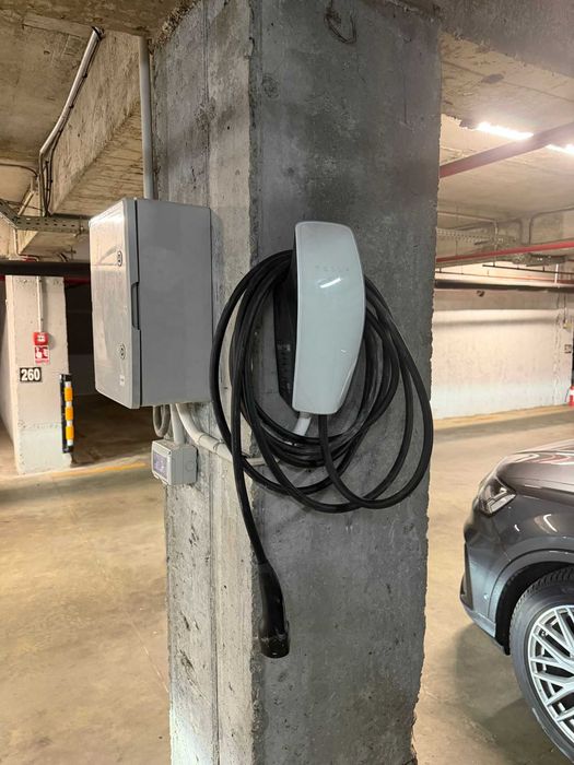 Inchiriez loc parcare cu statie masini electrice - zona Stefan cel Mare