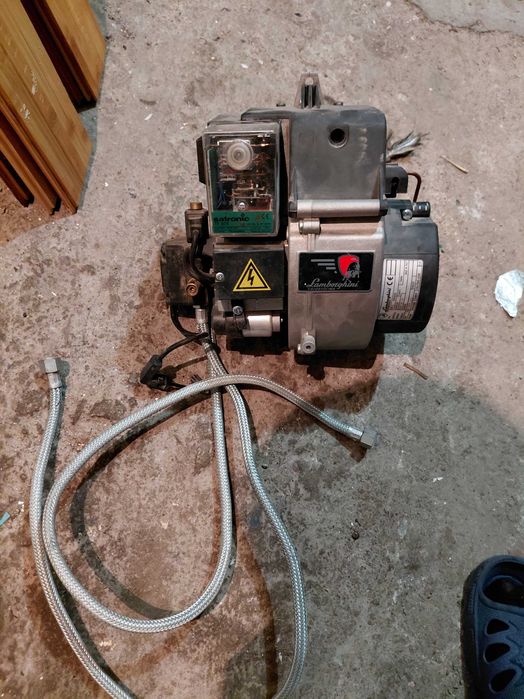 Продавам нафтова горелка Ламборгини. Горелката е използвана малко