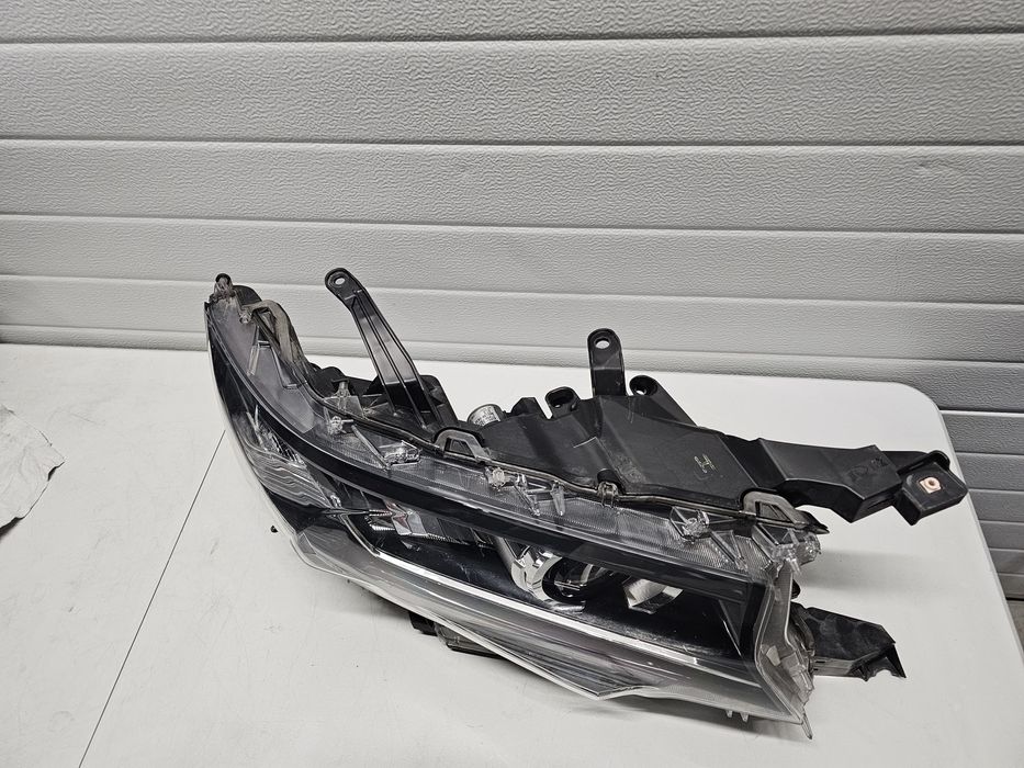 Far dreapta cu Led Toyota Land Cruiser J150
