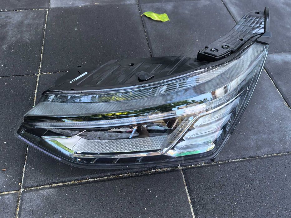 Far stanga SsangYong Korando far stanga fata original full led 8310137201 / 1011-500627