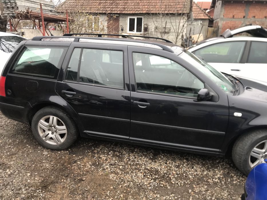 Dezmembrez Golf 4